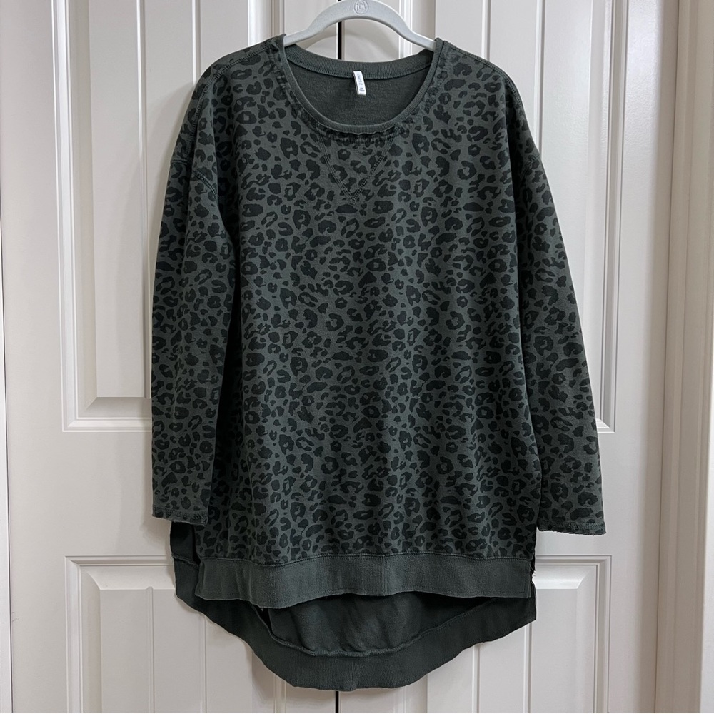 Z Supply Womens Weekender Pullover Leopard Print in Green/Black, Size XS - Picture 3 of 10